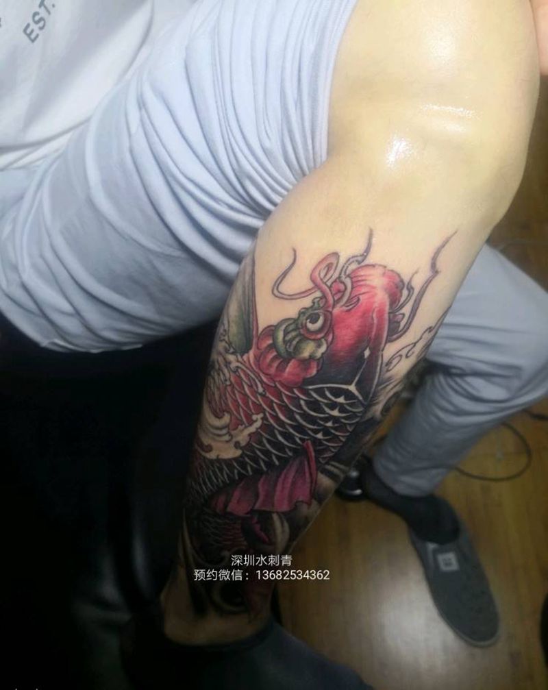 鲤鱼纹身图片_腿部纹身图案