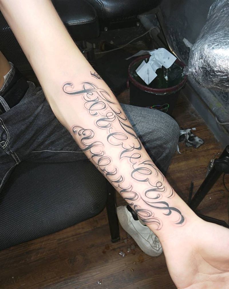 四兄弟花体字纹身图片