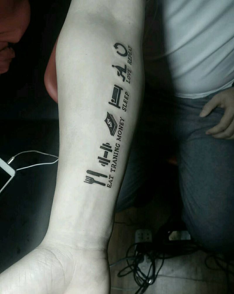 人的一天生活循环纹身图片