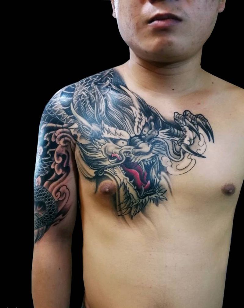 过肩龙纹身图片_肩部手臂新传统过江龙过肩龙纹身图案