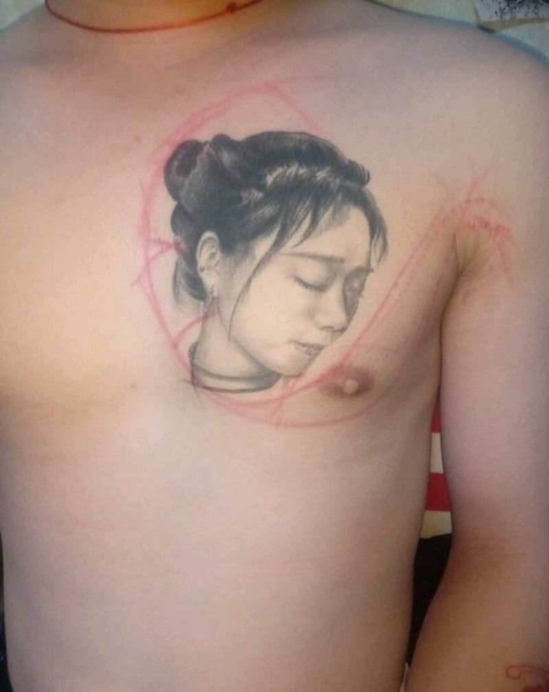 人头像遮盖纹身图片_胸部传统动物成品纹身图案