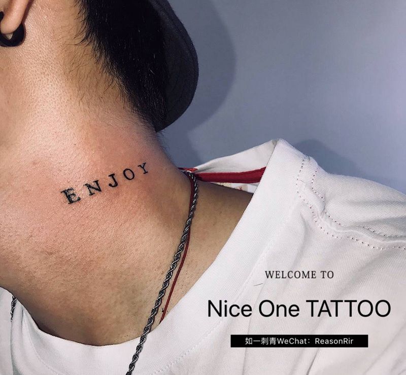 脖子英文小图纹身图片_颈部欧美写实英文纹身图案