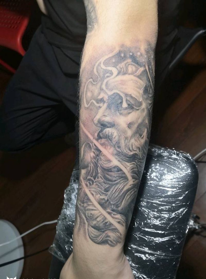 海皇纹身图片_手臂欧美写实纹身图案