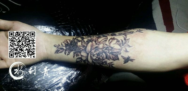 鲤鱼和花纹身图片