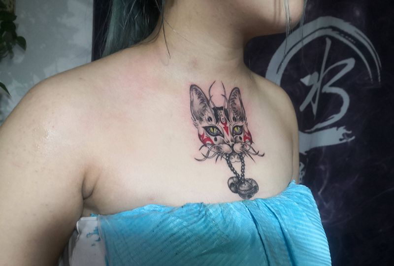 猫纹身图片_胸部Old School纹身图案