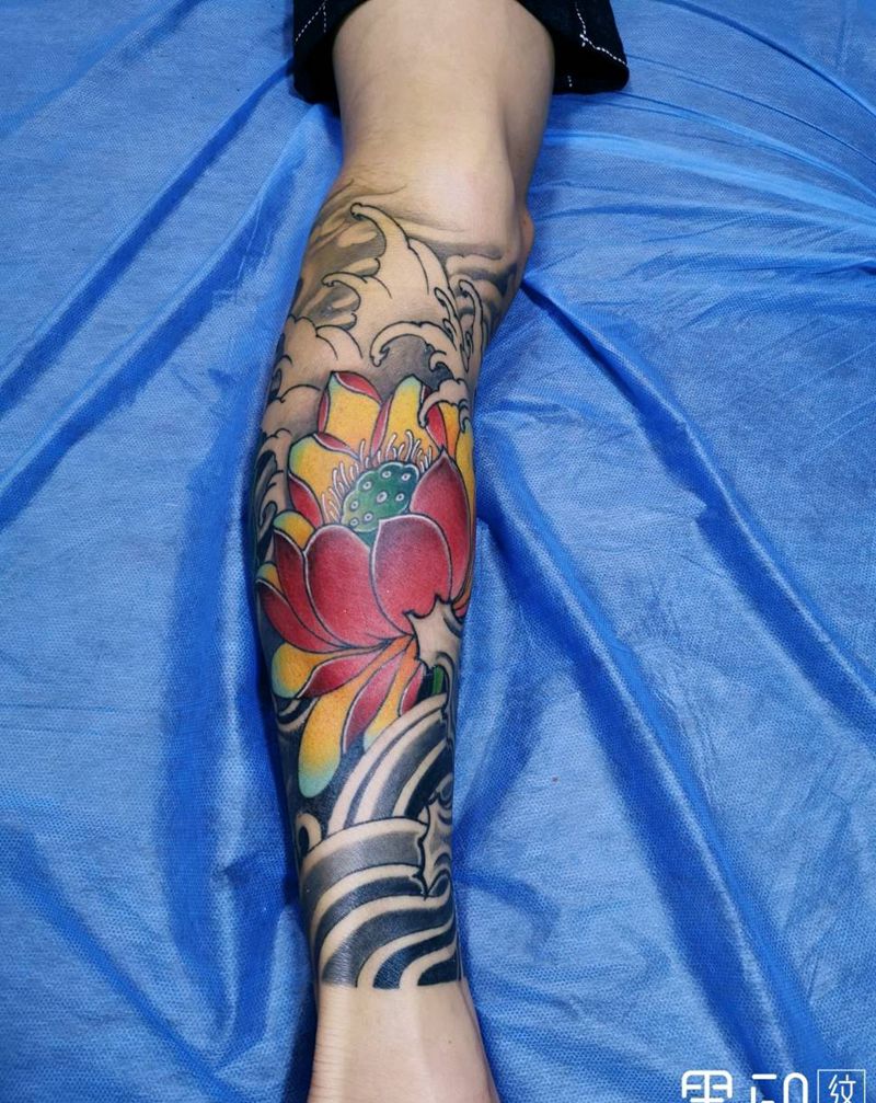 包腿纹身图片_腿部脚部新传统荷花招财猫纹身图案