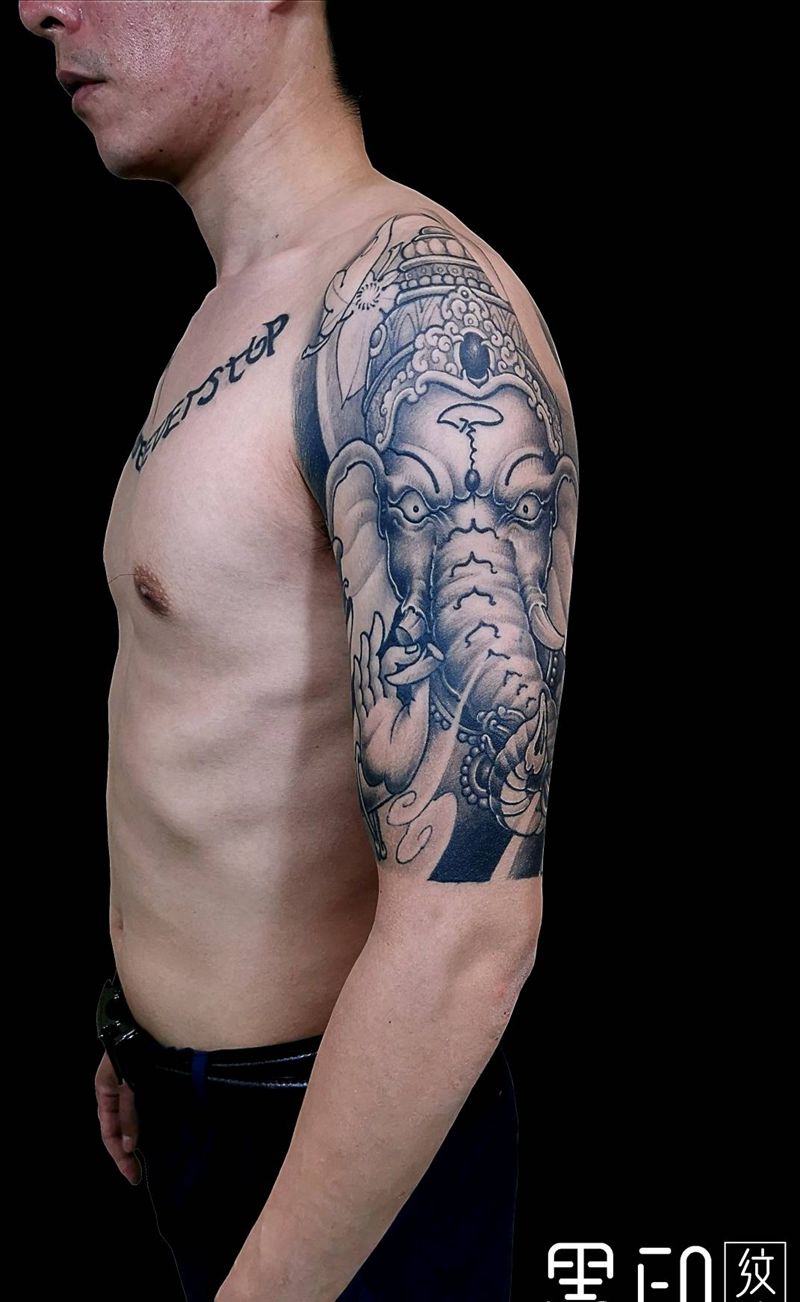 象财神纹身图片_手臂肩部新传统象财神纹身图案