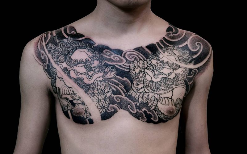 花胸修改纹身图片_胸部腹部老传统新传统唐狮花胸纹身图案