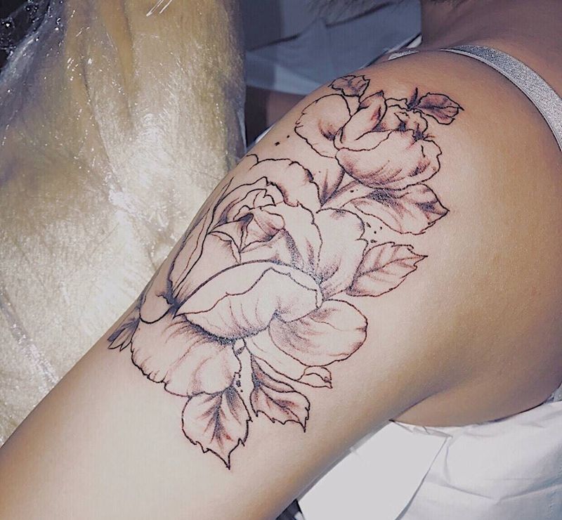 肩花纹身图片_成品肩部欧美清新植物纹身图案