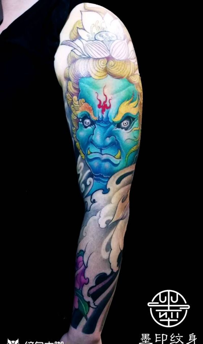 花臂纹身图片_手臂肩部新传统不动明王花臂纹身图案