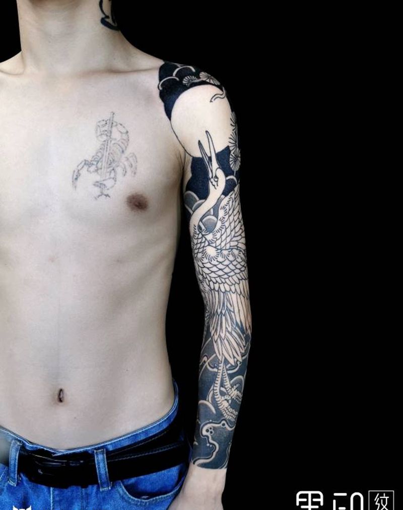 日式花臂 未完纹身图片_手臂肩部老传统日式花臂鹤纹身图案