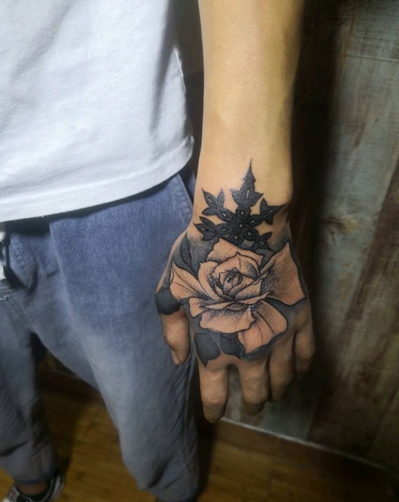 花手纹身图片_手部纹身图案