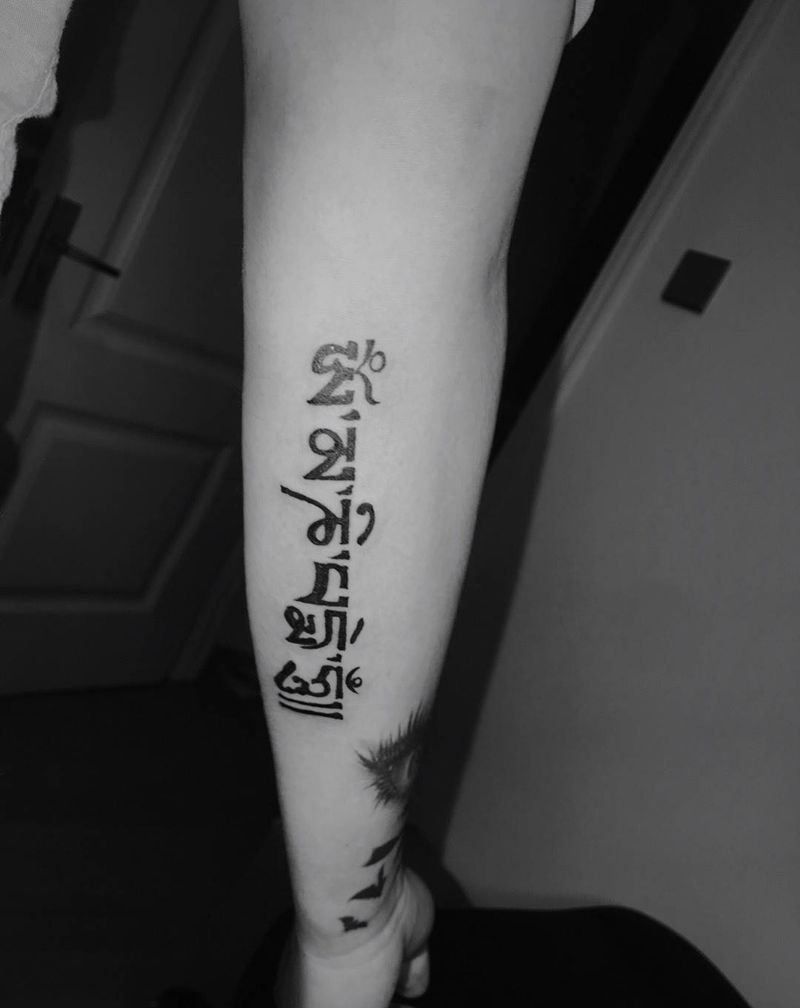 六字真言纹身图片_成品手臂写实字符原创传统纹身图案