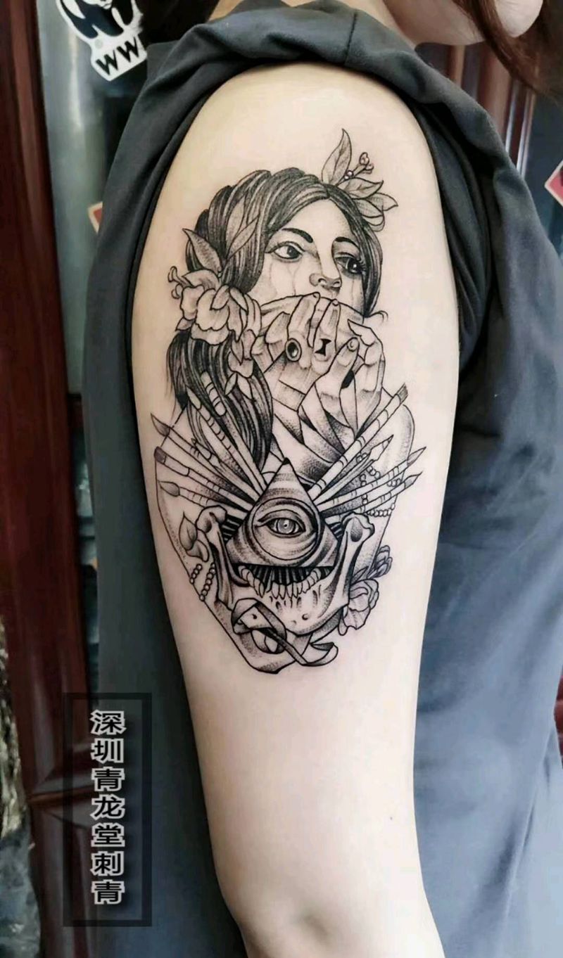 美女第一次纹身纹身图片_手臂臀部欧美写实纹身图案