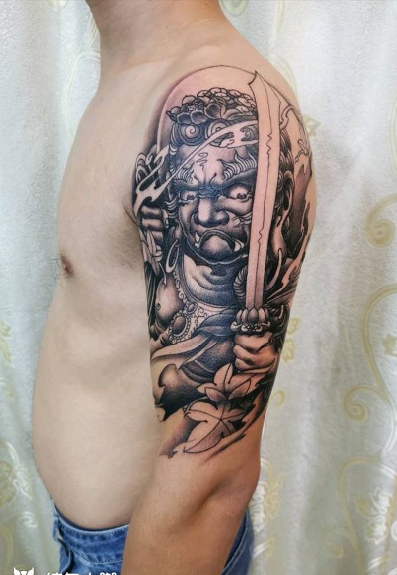 不动明王纹身图片_手臂肩部新传统老传统纹身图案