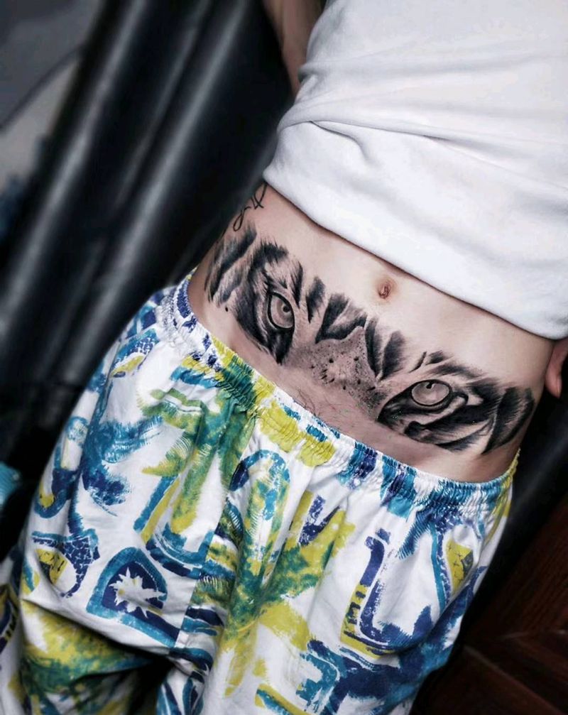 恢复后的脑虎纹身图片_腹部欧美写实纹身图案