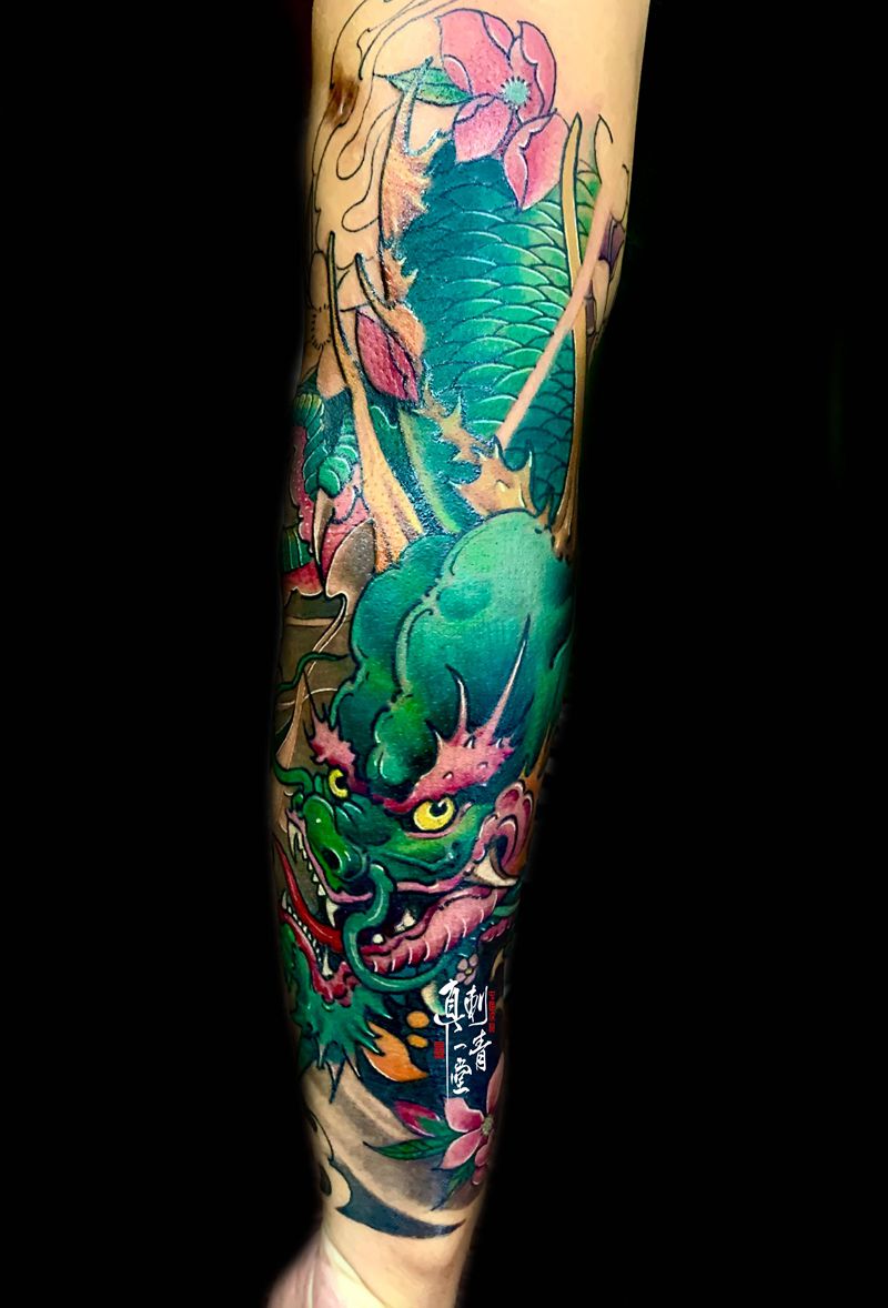 龙纹身图片_手臂新传统纹身图案