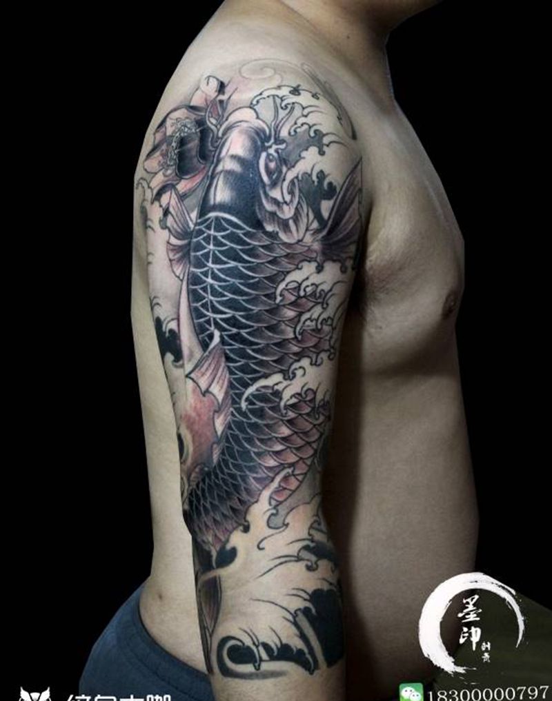 七分袖纹身图片_手臂新传统鲤鱼七分袖纹身图案