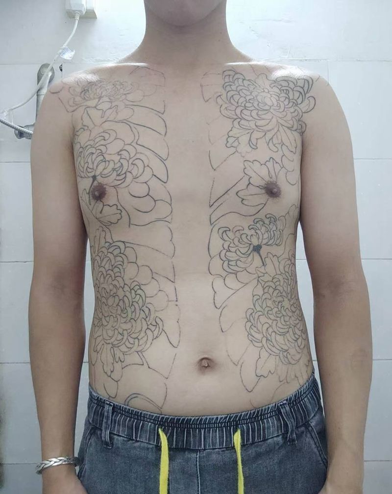 花胸纹身图片_胸部纹身图案