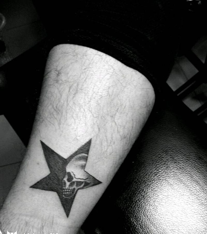 五角星骷髅。纹身图片_脚部清新鬼神成品纹身图案