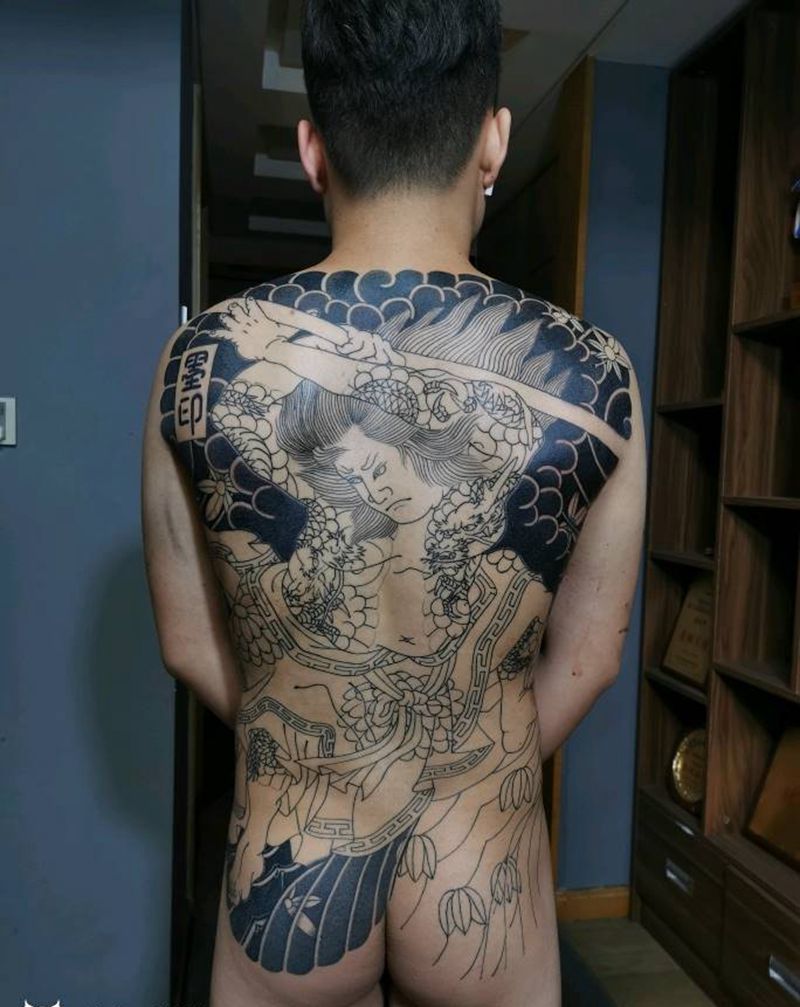 九纹龙 进度30%纹身图片_背部老传统九纹龙日式满背纹身图案