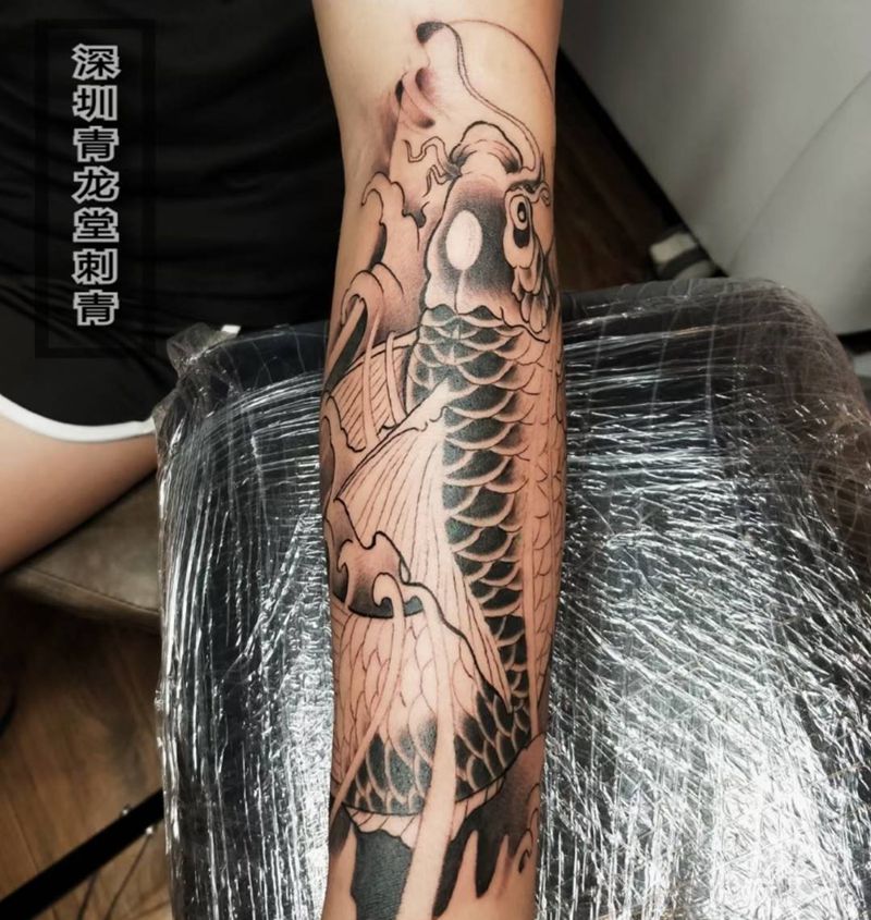 鲤鱼未完下次继续彩色纹身图片_手臂手部新传统纹身图案