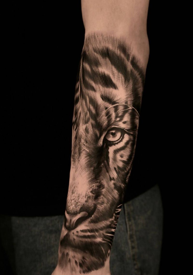 真实的虎纹身图片_手部手臂欧美写实老虎纹身图案