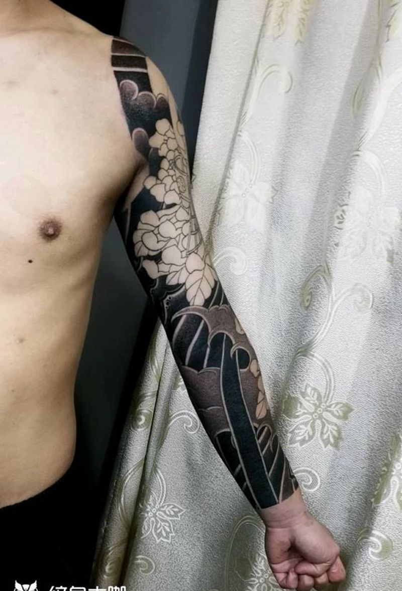 花臂 未完成纹身图片_手臂手部老传统花臂日式花臂纹身图案