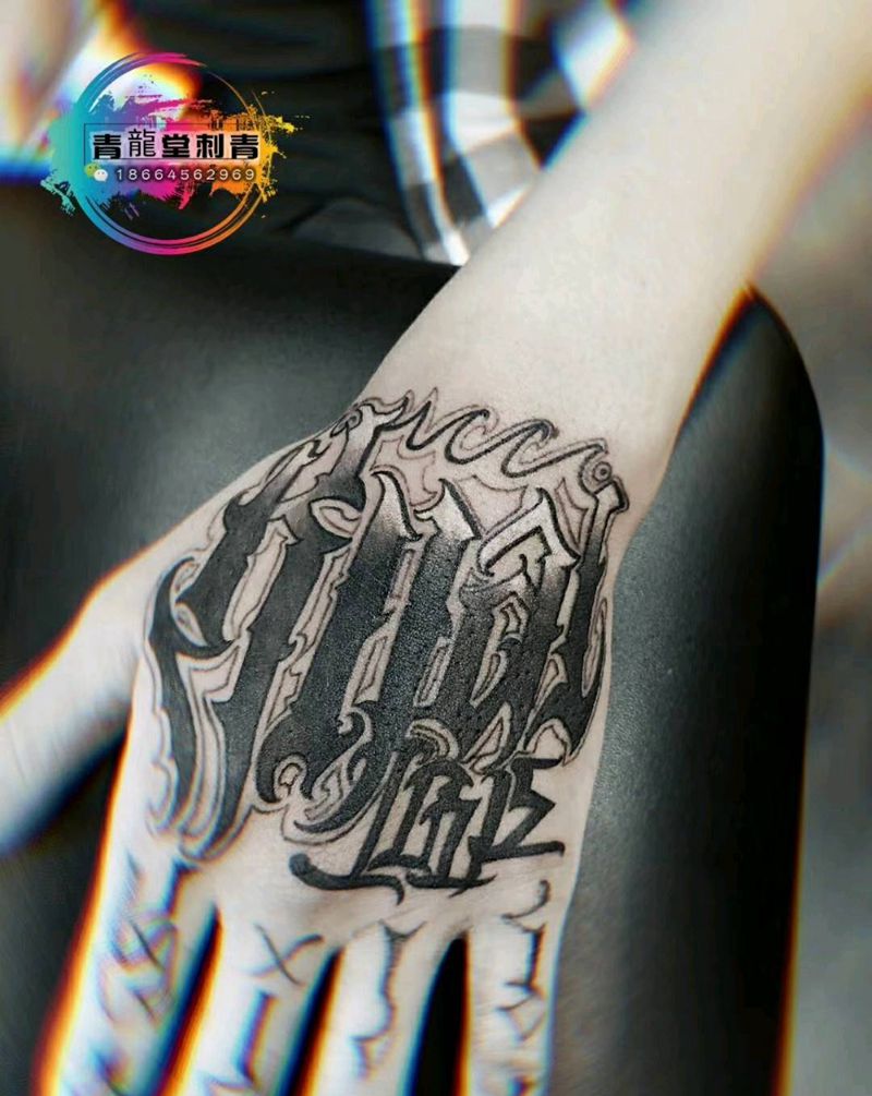 手背花体纹身图片