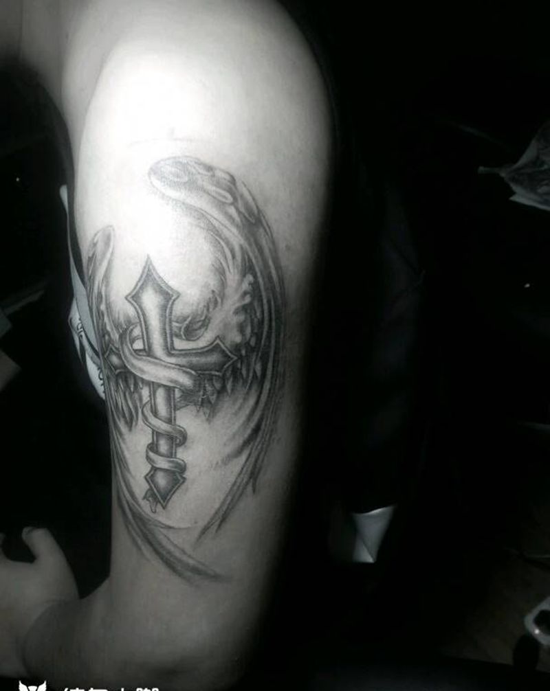 十字架纹身图片_手臂欧美宗教成品纹身图案