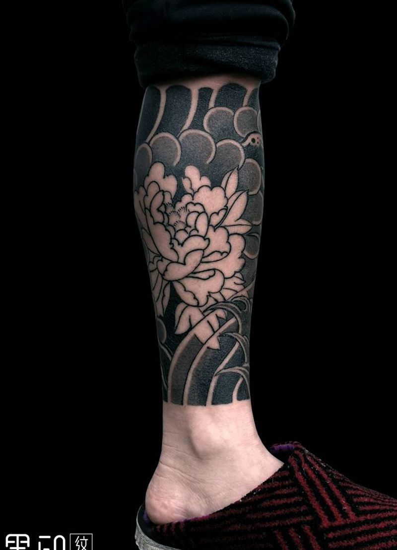 日式包腿【恢复】纹身图片_脚部腿部老传统唐狮牡丹纹身图案