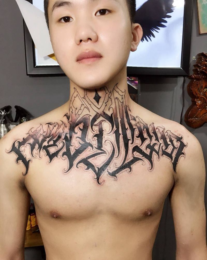 花体英文设计花胸纹身图片