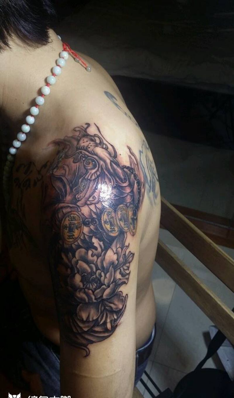 鲤鱼牡丹纹身图片