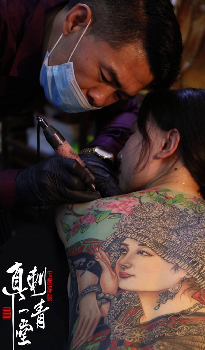 工作中纹身图片