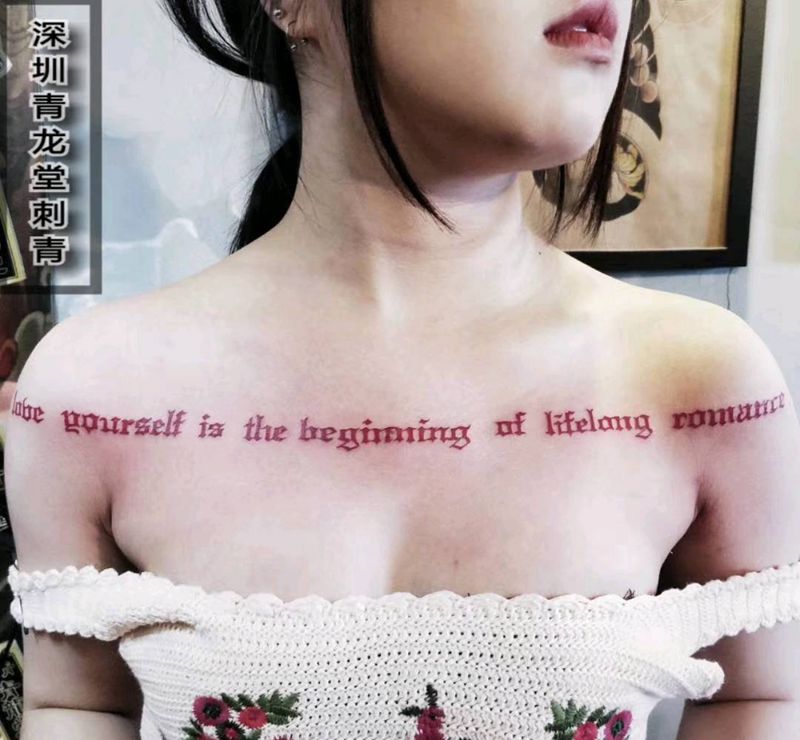 字母纹身图片_胸部花体字纹身图案