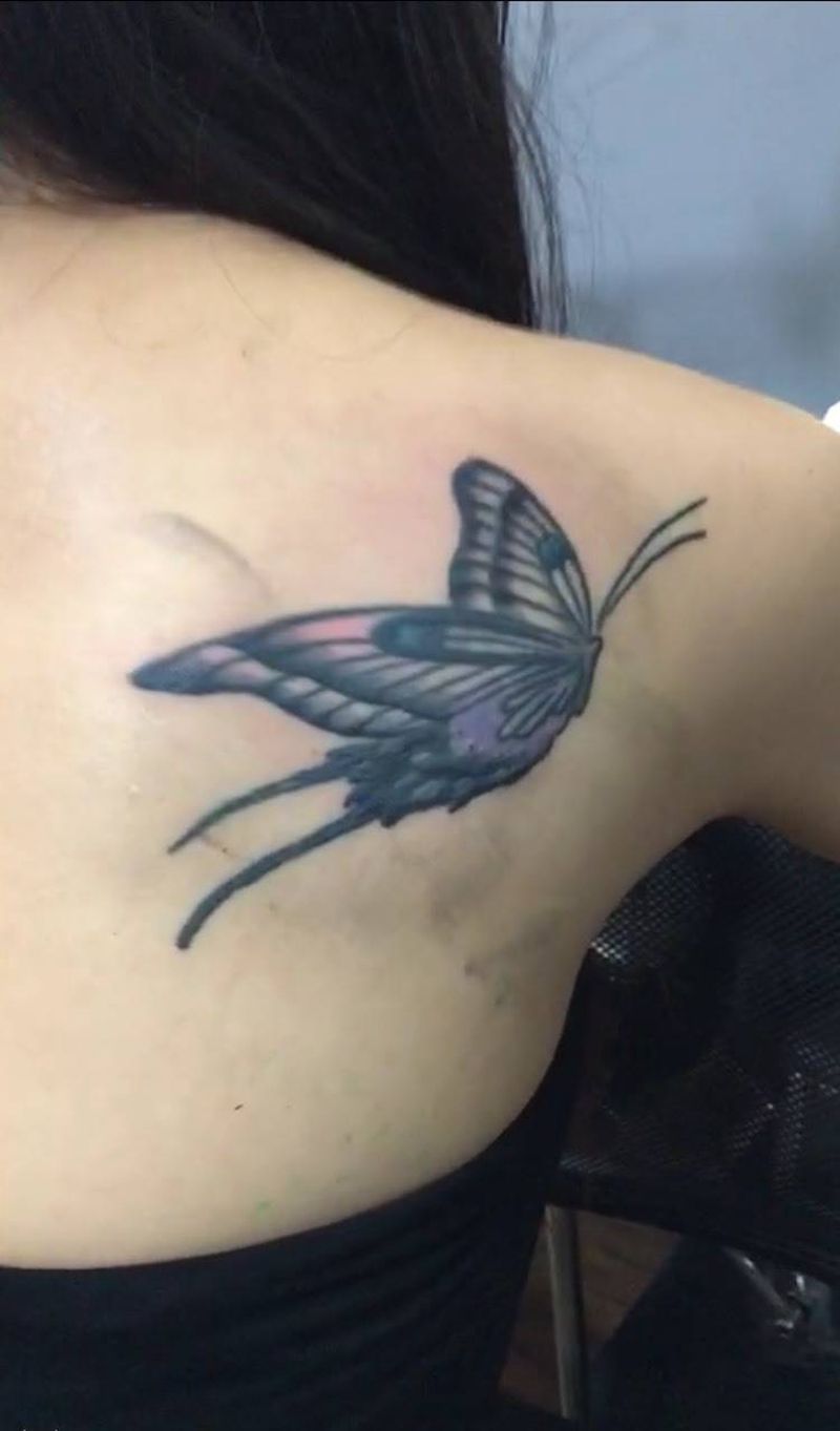 蝴蝶上色纹身图片