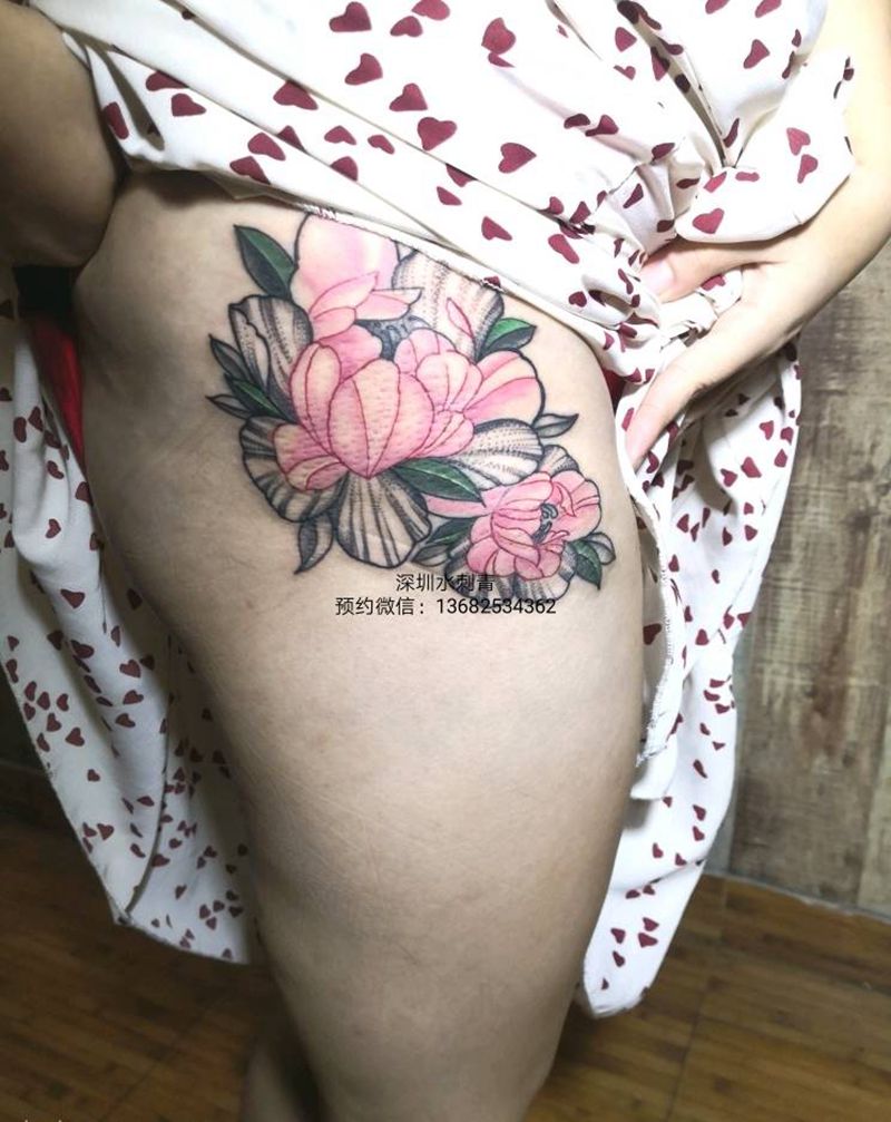 素花纹身图片_臀部新传统点刺纹身图案