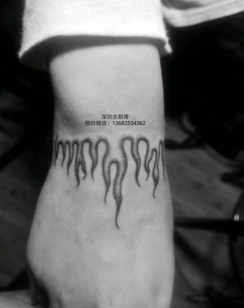 鬼火手纹身图片_手部纹身图案