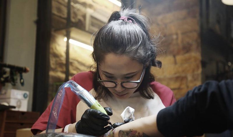 纹身师:简纹身图片_手臂腰部New School花体字纹身图案