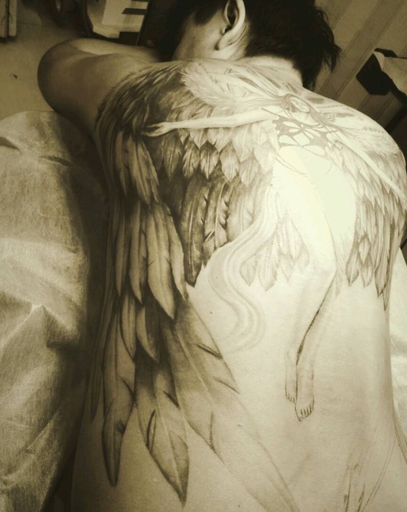 满背天使纹身图片_背部欧美肖像人物纹身图案
