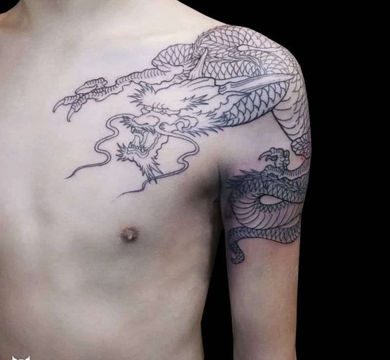 过肩龙纹身图片_肩部手臂新传统纹身图案