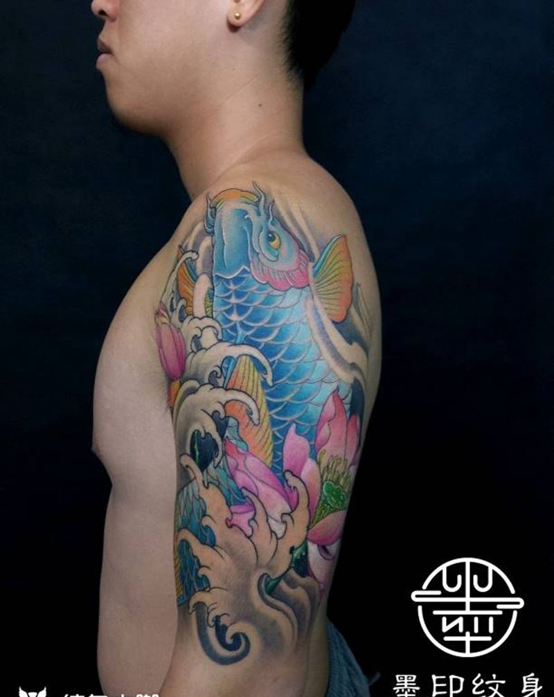 锦鲤纹身图片_手臂腿部新传统水彩鱼鲤鱼纹身图案