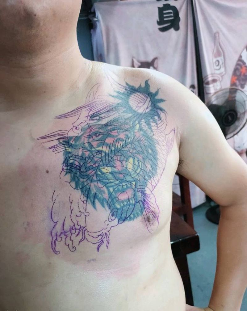 暴力遮盖（鲤鱼遮盖旧图虎头）纹身图片_胸部新传统纹身图案
