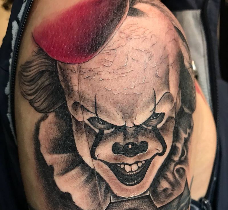 pannywise纹身图片_手臂成品写实人物纹身图案