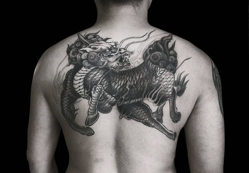 麒麟纹身图片_肩部背部新传统麒麟纹身图案