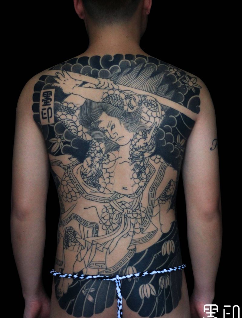 九纹龙 史进纹身图片_背部新传统老传统日式满背九纹龙老传统满背纹身图案