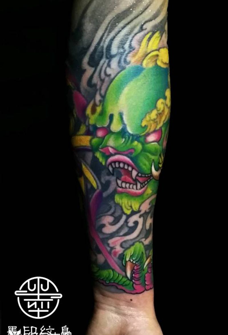 唐狮纹身图片_肩部手臂新传统唐狮纹身图案