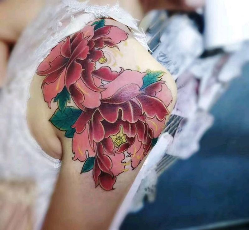 牡丹纹身图片_肩部手臂纹身图案