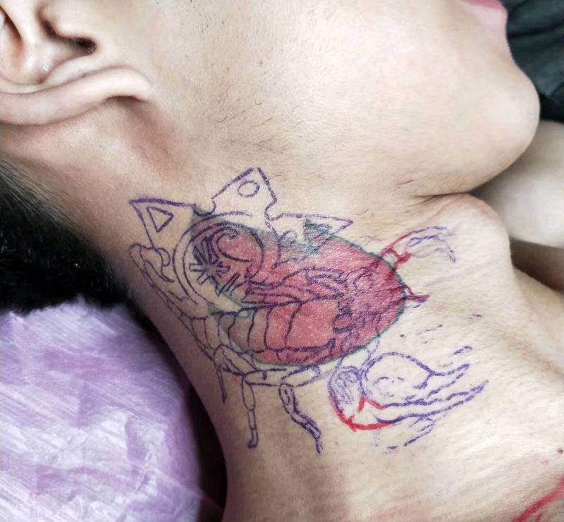 遮盖纹身图片_颈部欧美写实纹身图案