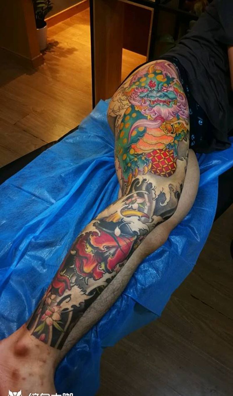 花腿纹身图片_腿部脚部新传统唐狮般若包腿纹身图案